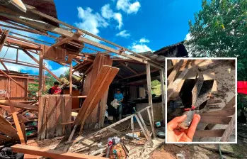 Así quedó la casa atacada con granadas de mortero (detalle) lanzadas desde drones en una vereda de Remedios, Antioquia. FOTO: CORTESÍA