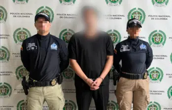Al mexicano Bryan Gardea lo capturaron las autoridades en el aeropuerto José María Córdova, de Rionegro, cuando llegaba en un vuelo proveniente de Miami, Estados Unidos. FOTO: CORTESÍA POLICÍA NACIONAL