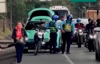 Su recorrido en este Ferrari exclusivo se hizo viral porque Maluma fue interceptado por agentes de la Secretaría de Movilidad de Medellín como parte de los procedimientos de rutina. FOTO: REDES SOCIALES