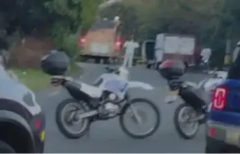 La víctima, Nelia Desiree Tosta Rivas, de 42 años, iba en una motocicleta que había solicitado por aplicación y luego de caerse fue golpeada por una camioneta. FOTO: CORTESÍA