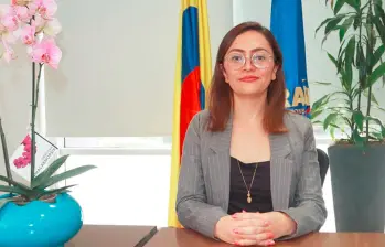 Paola Andrea Salazar Gómez, directora regional de Migración Colombia, señaló que con las estrategias implementadas se ha logrado descongestionar los movimientos migratorios en Antioquia. FOTO: CORTESÍA MIGRACIÓN COLOMBIA