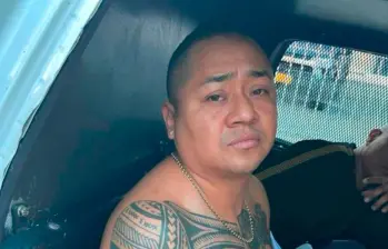 Rolando Federico Quinde, alias Fede, fue capturado en Medellín en medio de un procedimiento de la Policía Metropolitana. Había mostrado una cédula colombiana falsa. FOTO: Tomada del X Daniel Noboa
