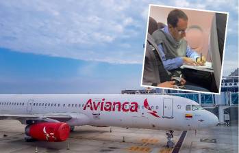 El vicepresidente José Manuel Restrepo abordó un vuelo comercial de la aerolínea Avianca y se ubicó en uno de los asientos regulares para viajar hacia Nueva York, Estados Unidos. FOTO: JUAN ANTONIO SÁNCHEZ Y TOMADA DE VIDEO
