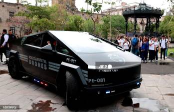Las camionetas Cybertruck fueron presentadas a la comunidad en Jalisco, México. FOTO: AFP