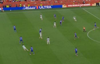 Esta es la acción en la que Cristiano Ronaldo parte en el medio de los centrales de Croacia, pero su gol fue anulado, por presunto fuera de lugar. FOTO PANTALLAZO