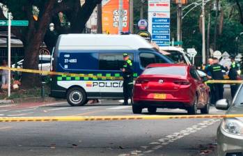 Dentro de este carro se movilizaba alias Mi Sangre, el cabecilla de la banda El Diamante que fue murió tras el ataque que recibió en el barrio Los Colores. FOTO: CORTESÍA