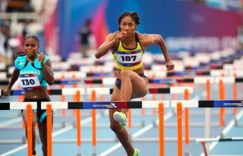 María Fernanda Murillo ganí el oro en los 100 metros vallas de los Juegos Centroamericanos y del Caribe tras imponer un nuevo récord nacional de 12,64 segundos. FOTO: @jcc2026