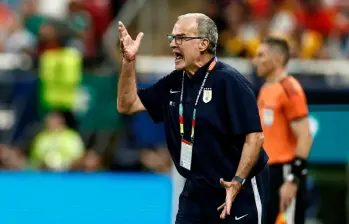 Marcelo Bielsa se despidió del Mundial-2026 en medio de la frustración por la eliminación de Uruguay y una nueva polémica por su reacción ante las cámaras. FOTO AFP