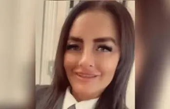 Amie Upton, directora de la funeraria Florrie’s Army en Leeds, Inglaterra, se ha hecho conocida en los últimos días por el trato que daba a los bebés fallecidos que llegaban a su funeraria. Imagen: The Mirror. 