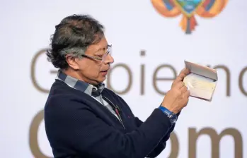 El nuevo modelo de pasaportes fue presentado por el presidente Gustavo Petro a comienzos de este 2026. Foto: Presidencia