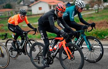 Egan Bernal se muestra fuerte en su regreso a las competencias europeas. Este año tiene como principal reto competir en la Vuelta a España. FOTO X-INEOS