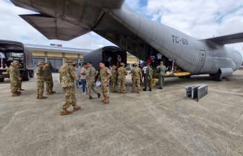 El contingente del Ejército Argentino llegó a Colombia con equipos y recursos para apoyar la atención de las comunidades afectadas por el terremoto. FOTO: Ministerio de Defensa de Argentina. 