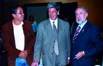 Uno de los grandes amigos de Nuñez Lapeira fue Manuel Ramiro Velasquez (a la derecha), quien murió en febrero de 2015 por enfermedad respiratoria. Hicieron parte del progresismo conservador. FOTO ARCHIVO EL COLOMBIANO. 