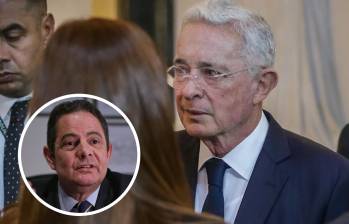 Más allá del protocolo fúnebre, el expresidente Álvaro Uribe Vélez advirtió sobre el vacío político que deja la muerte de Germán Vargas Lleras. FOTO: Camilo Suárez y Colprensa