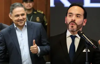 Honorio Henríquez (izq.), elegido como nuevo presidente del Senado, habló con Abelardo de la Espriella, el presidente electo. FOTOS: Colprensa