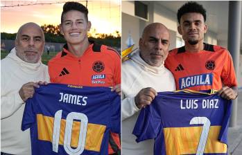 Mauricio ‘El Chicho’ Serna, directivo de Boca Juniors, posando junto a James Rodríguez y Luis Díaz con la camiseta del club ‘Xeneixe’. FOTO: REDES SOCIALES BOCA JUNIORS