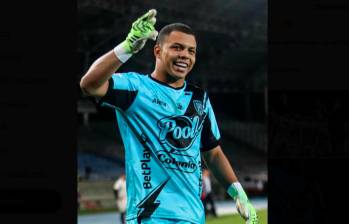 El arquero Andrés Tovar fue la figura de Envigado en la clasificación a la semifinal de la Copa Betplay, tras atajar tres de los cinco lanzamientos de penal. FOTO CORTESÍA ENVIGADO