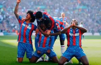 Festejo de los jugadores de Crystal Palace tras la única anotación del partido por parte de Eberechi Eze. FOTO: Tomada de X @CPFC