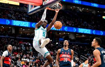 Mark Williams en uno de sus últimos juegos con los Charlotte Hornets. FOTO: GETTY