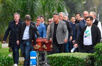 Familiares y amigos se despidieron de Menotti. FOTO AFP