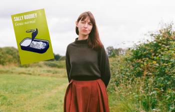 Sally Rooney es una escritora superventas en varios idiomas. Su novela más famosa se titula Gente normal. Foto: Getty.