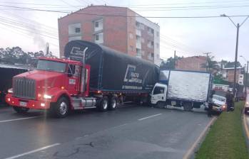 Durante la mañana de este lunes 17 de febrero alertaron un choque múltiple en la vía sentido Bogotá-Medellín a la altura del municipio de Santuario. FOTO: REDES SOCIALES DEVIMED