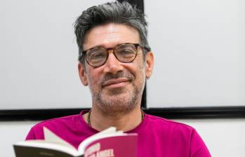 Antonio García Ángel ganó el Premio Nacional de Periodismo Simón Bolívar, en la categoría Crónica de Audio, por el podcast Salve, salve, simpar carnaval. Foto: Esneyder Gutiérrez