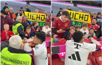 Tras dar dos asistencias en el partido contra Stuttgart, el guajiro Luis Díaz sacó un momento viral para compartir con los hinchas, entre ellos, los niños. FOTO: Captura de video de redes sociales @bundesligaes