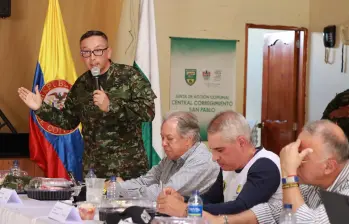 El consejo de seguridad realizado este miércoles en Santa Rosa de Osos estuvo encabezado por Andrés Julián Rendón, representantes de la Fuerza Pública y los mandatarios de Carolina del Príncipe, Gómez Plata y Yolombó, entre otras autoridades. Foto: Cortesía