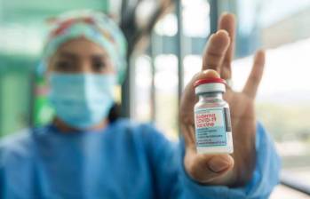 El gobierno nacional, a través del Ministerio de Salud, afirmó que cuenta con 343.056 dosis disponibles de la Vacuna Moderna Bivalente para atender a las personas en el territorio nacional. FOTO: CARLOS VELÁSQUEZ