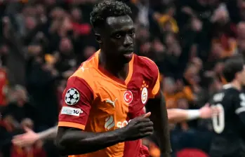 El defensa central colombiano Dávinson Sánchez es uno de los referentes del Galatasaray de Turquía. Foto: tomada del x de @LigadeCampeones