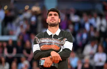 El español Carlos Alcaraz sigue en su camino de triunfos enfocado en lograr la casilla número uno del ranquin ATP. FOTO TOMADA X @rolandgarros