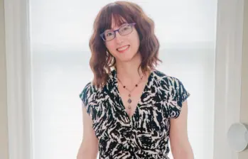 Freida McFadden es Sara Cohen, y aunque reveló su nombre real seguirá firmando los libros con el seudónimo que la hizo famosa. FOTO: Cortesía