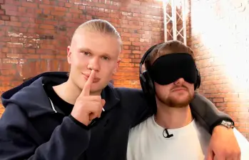Erling Haaland y Luke, el aficionado que se midió al reto. FOTO: Captura de vídeo