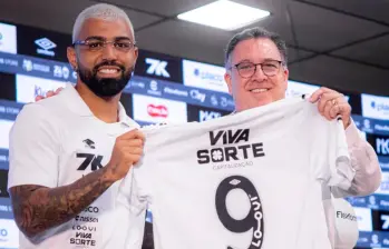 El delantero brasileño Gabriel Barbosa es una de las grandes figuras que ha tenido en los últimos años el fútbol de ese país. Llegó al Santos para ser compañero de Neymar. Foto: tomada del x de @SantosFC