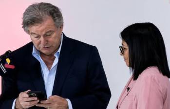 El empresario Jaime Gilinski se reunió con la presidenta interina de Venezuela, Delcy Rodríguez. FOTO: Tomada de X @dataiFX
