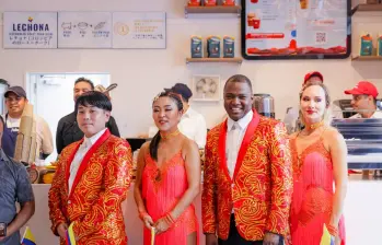 En el estand de Colombia en Osaka, Japón, se vendieron 10 toneladas de lechona y hubo 1,3 millones de visitantes. Foto: Presidencia