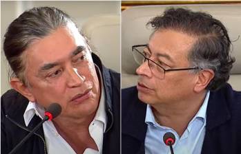 En medio del Consejo de Ministros, el director del DPS, Gustavo Bolívar, le expresó su amor al presidente Gustavo Petro. FOTOS: Captura de video