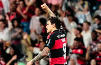 El delantero brasileño Pedro celebra, en el estadio Maracaná de Río de Janeiro, el gol que le marcó a Estudiantes de La Plata por Copa Libertadores. Foto: tomada del x de @Flamengo
