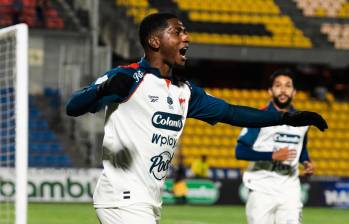 El delantero antioqueño Yony González anotó el primer gol del partido en la capital de Nariño. Foto: cortesía DIM