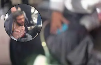 El habitante de calle fue detenido por la Policía en medio de una comunidad que buscó lincharlo por lo sucedido. Fotos: Captura videos redes sociales