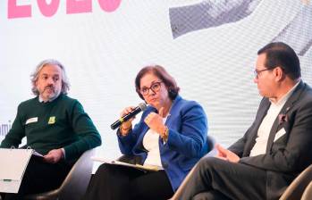 Juan Daniel Oviedo (Izq.), María del Rosario Guerra (centro) y Didier Tavera (der.) discutieron sobre la descentralización del país, en el marco del Foro Perspectivas Económicas 2025, organizado por EL COLOMBIANO y Valora Analitik. FOTO FND