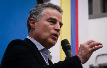 El exgobernador Aníbal Gaviria aseguró que en una eventual gestión suya se reconstruirá el sistema de salud que “este gobierno, pretendiendo mejorarlo, destruyó”. FOTO: Colprensa