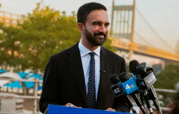 De ser elegido alcalde de Nueva York, Mamdani, con 33 años, se convertiría en una de las personas más jóvenes en ocupar el cargo. También se convertiría en el primer alcalde musulmán en la historia de la ciudad. FOTO: Tomada de X @ZohranKMamdani