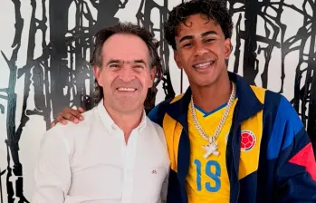 El alcalde de Medellín posa con el futbolista Lamine Yamal en la ciudad. Foto: tomada del Instagram de @ficogutierrez