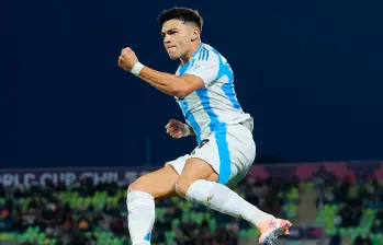 El futbolista argentino Alejo Sarco es una de las figuras del seleccionado suramericano en la Copa del Mundo que se disputa en Chile. FOTO: Tomada de X @fifaworldcup_es