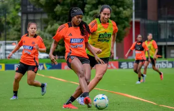 Leicy Santos, Mayra Ramírez y Katherine Tapia son las tres jugadoras nacionales nominadas al The Best que entrega la Fifa. FOTO CORTESÍA FCF 