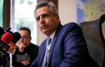 Luis Fernando Velasco enfrenta un proceso judicial por su presunta participación en el entramado de corrupción de la UNGRD. FOTO: Colprensa. 