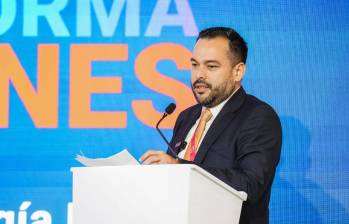 El ministro Edwin Palma también anunció que el Gobierno revisará la propuesta de Asocodis para que la reducción en el pago de subsidios se aplique según el nivel de consumo. Foto: Cortesía MinEnergía