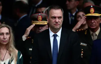 Manuel Adorni junto a Karina Milei, hermana del presidente y tal vez la mujer más poderosa de Argentina. Foto: Getty.